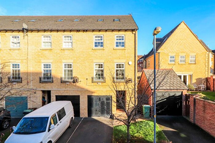 4 Bedroom Town House To Rent In Hepworth Close, Woolley Grange, S75