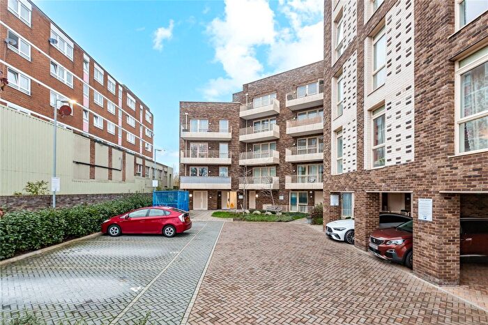 1 Bedroom Flat For Sale In Rainham Road North, Dagenham, RM10