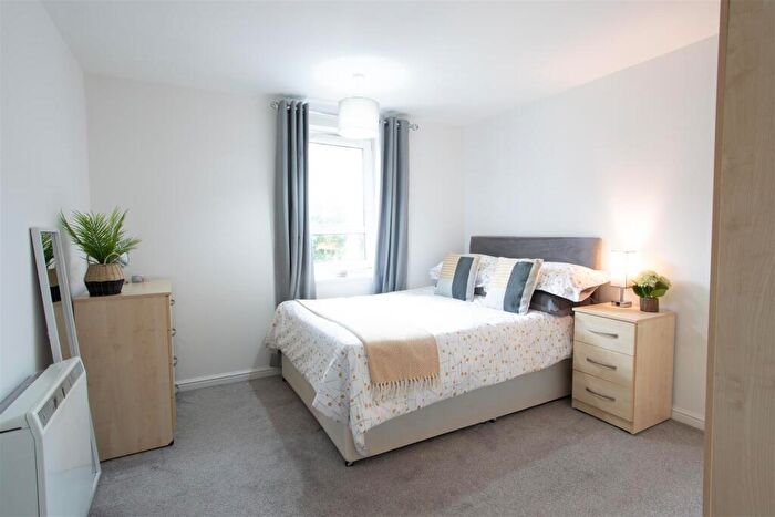 2 Bedroom Apartment For Sale In Sandy Lane, Coventry * Vacant & Immaculate Throughout *, CV1 - Photo 3