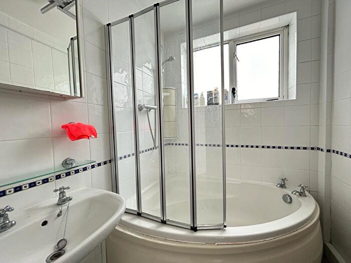 3 Bedroom Flat To Rent In Warren Edge Road, Bournemouth, BH6