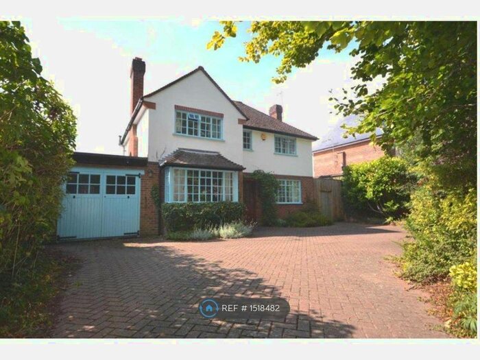 3 Bedroom Detached House To Rent In St. Peters Avenue, Caversham, Reading, RG4