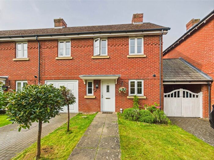 3 Bedroom Semi-Detached House For Sale In McIndoe Drive, Wendover, HP22