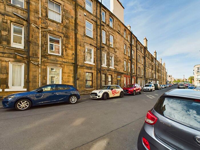 1 Bedroom Flat To Rent In Waverley Park, Abbeyhill, Edinburgh, EH8