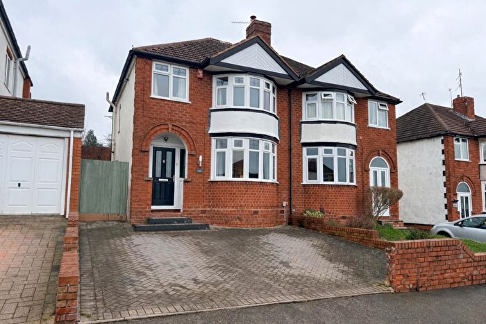 3 Bedroom Semi Detached House For Sale In Oak Park Road, Stourbridge, DY8