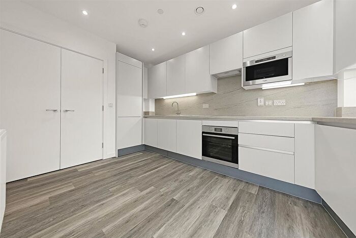 2 Bedroom Flat For Sale In Copeland Road, London, SE15