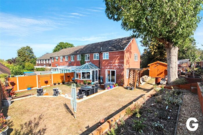 3 Bedroom End Of Terrace House For Sale In Willow Drive, Ringwood, BH24