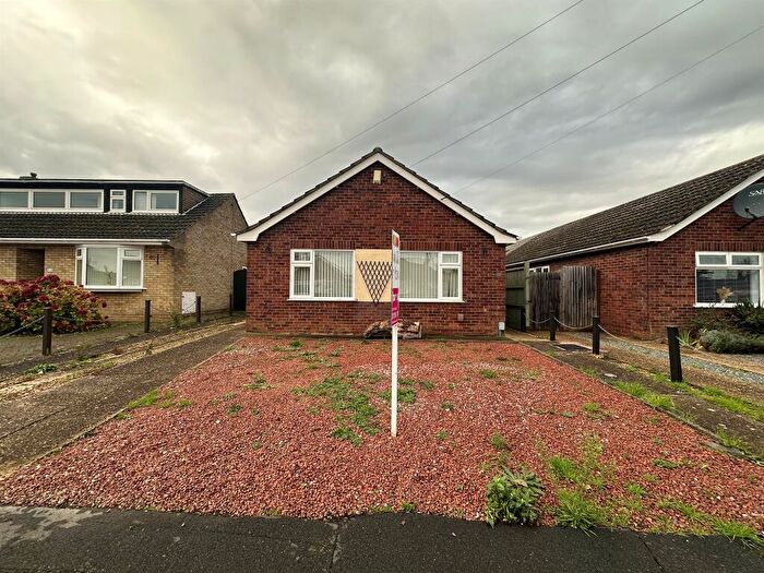 3 Bedroom Detached Bungalow For Sale In Hemingford Crescent, Peterborough, PE2