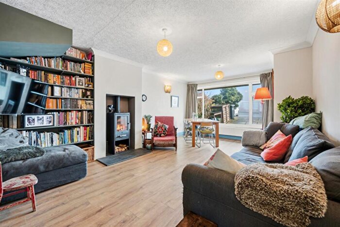 3 Bedroom Semi-Detached Bungalow For Sale In Wellington Close, Matlock, DE4