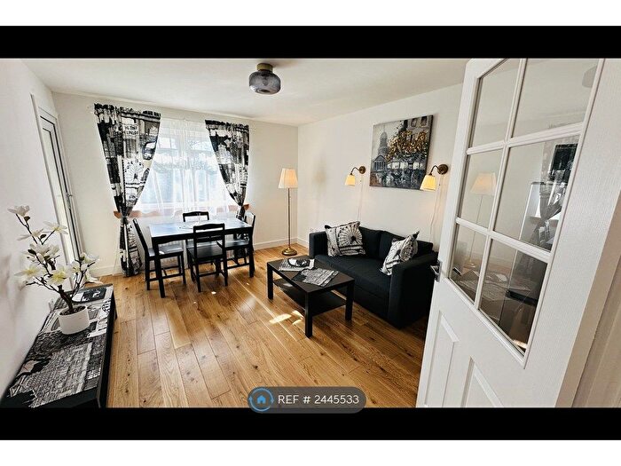 2 Bedroom Flat To Rent In Clouston Court, Glasgow, G20