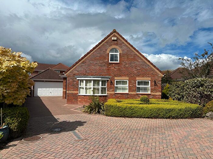 3 Bedroom Chalet For Sale In Geipel Close, Waltham, Grimsby, DN37
