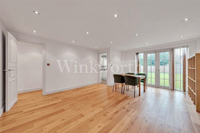 1 Bedroom Flat To Rent In Hamlet Square, London, NW2