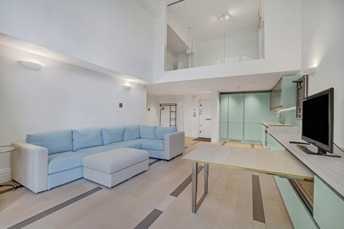 3 Bedroom Flat To Rent In Battersea Park Road, London, SW11