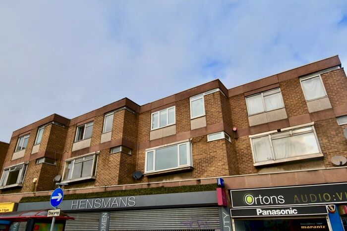 3 Bedroom Flat To Rent In Kettering Gardens, Northampton, NN1