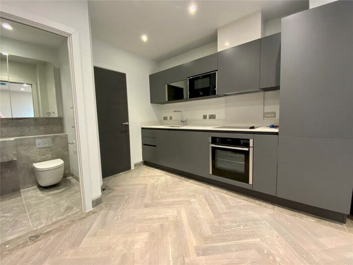 Apartment To Rent In Duke Street, Reading, RG1