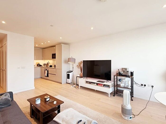 1 Bedroom Flat To Rent In Hurlock Heights, Deacon Street, SE17