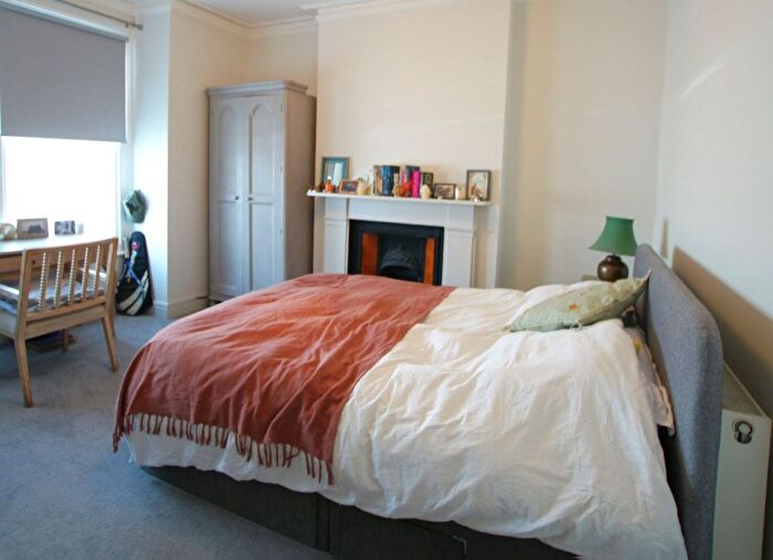 2 Bedroom Terraced House To Rent In Shandon Road, London, SW4