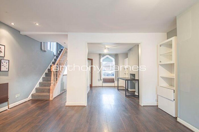 3 Bedroom Semi-Detached House To Rent In West Hill, Dartford, DA1