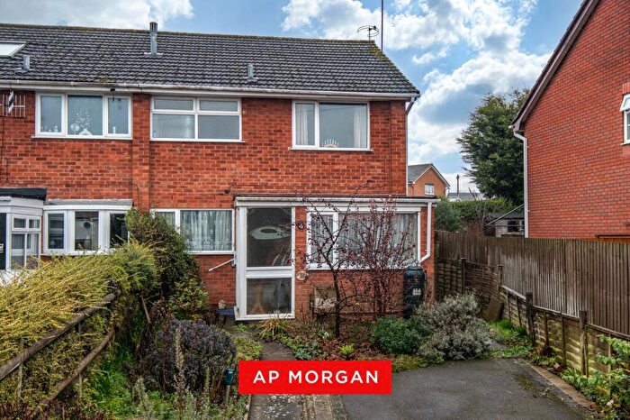 3 Bedroom End Of Terrace House For Sale In Green Lane, Catshill, Bromsgrove, Worcestershire, B61