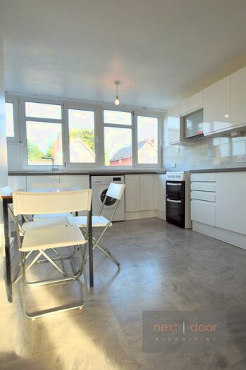 3 Bedroom Apartment To Rent In Flodden Road, Oval, SE5