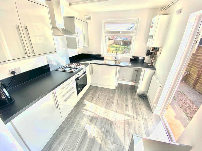 3 Bedroom Semi-Detached House To Rent In Chestnut Avenue, Humberstone, Leicester, LE5