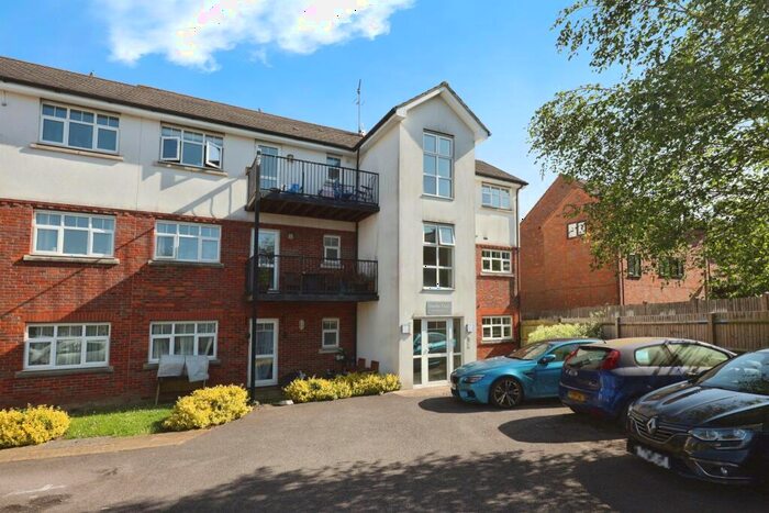 2 Bedroom Apartment To Rent In Hawkes Court, Chesham, HP5
