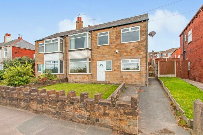 5 Bedroom Detached House To Rent In Leeds Road, Dewsbury, West Yorkshire, WF12