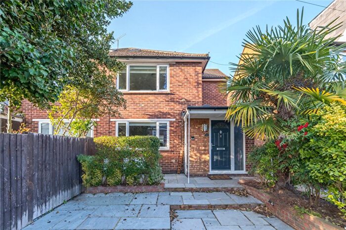 4 Bedroom Flat For Sale In Albion Road, Twickenham, TW2