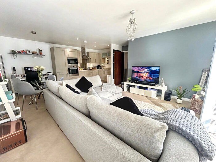 2 Bedroom Apartment For Sale In Worsdell Drive, Gateshead, Tyne And Wear, NE8