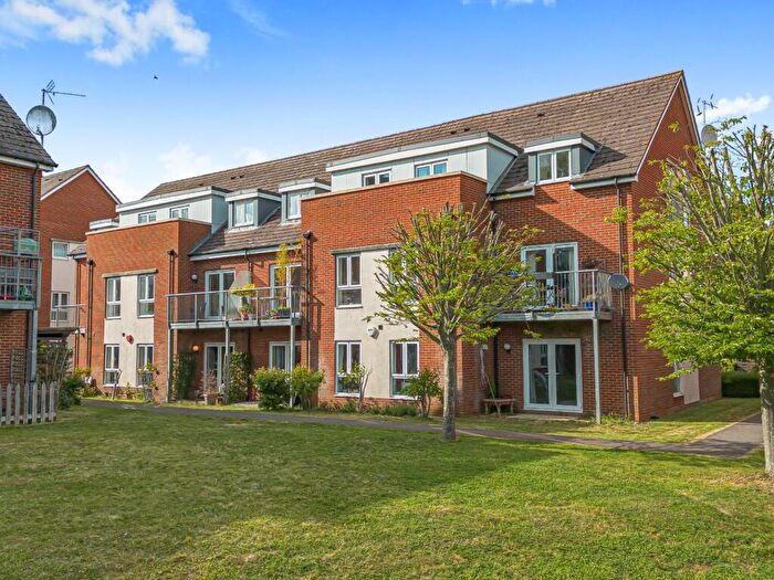 2 Bedroom Apartment For Sale In Rivermead, Oxford, OX1