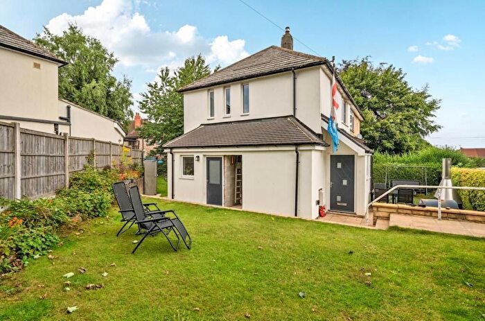 2 Bedroom Semi Detached House For Sale In Raynel Approach, Leeds, LS16