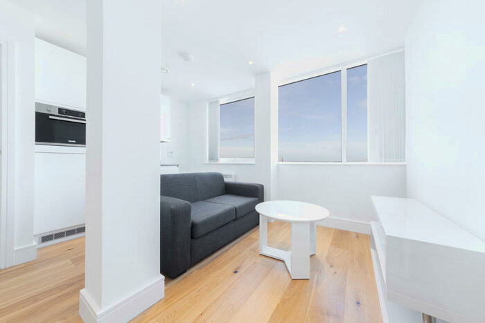 Apartment To Rent In Skyline, - High Street, Slough, SL1