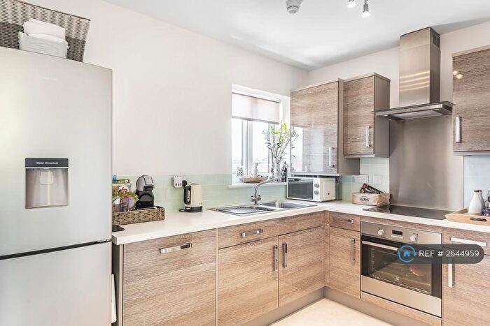 2 Bedroom Flat To Rent In Clarendon House, Basingstoke, RG24