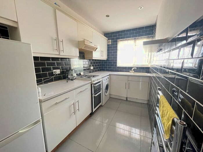 2 Bedroom Flat To Rent In Whalebone Lane South, Dagenham, RM8