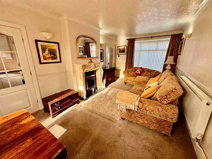 2 Bedroom Semi-Detached House For Sale In Whincover Road, Wortley, Leeds, LS12