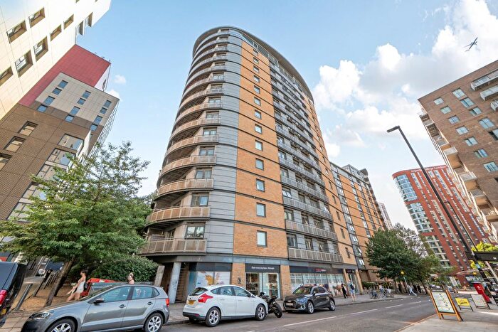 1 Bedroom Flat For Sale In Ebbett Court, Acton, London, W3