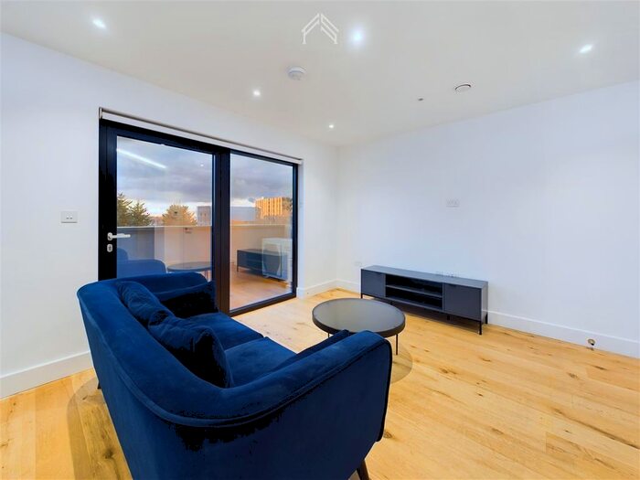 1 Bedroom Flat To Rent In New Horizons, London, TW8