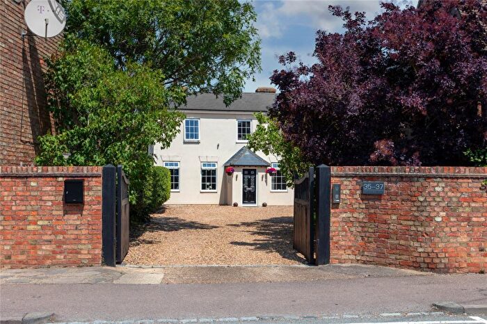 4 Bedroom Detached House For Sale In Cotton End Road, Wilstead, Bedfordshire, MK45