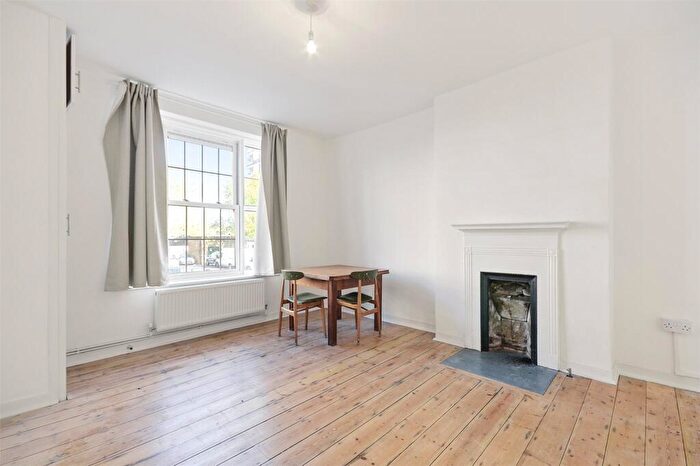 3 Bedroom Flat To Rent In Deloraine House, Tanners Hill, London, SE8