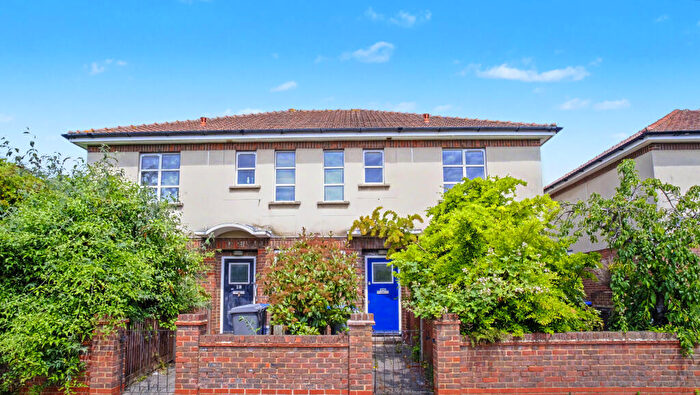 1 Bedroom Flat For Sale In Flat B, Chesham Street, Neasden, London, NW10