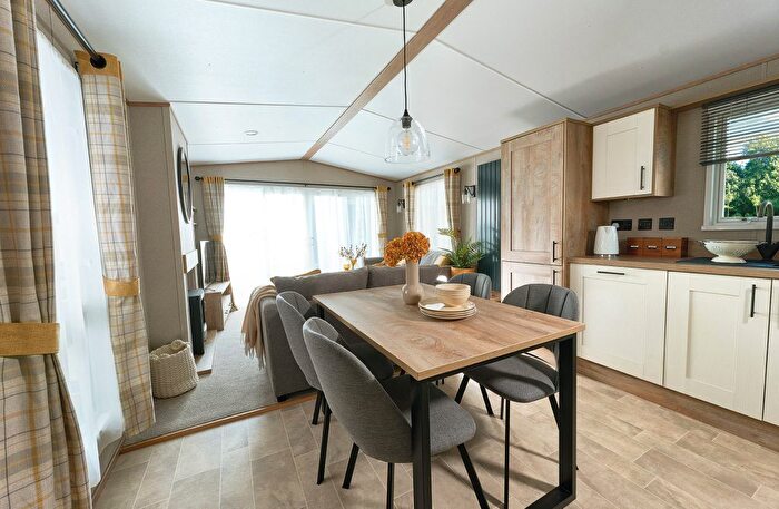 2 Bedroom Mobile/park Home For Sale In River Road, Thornton-Cleveleys, FY5