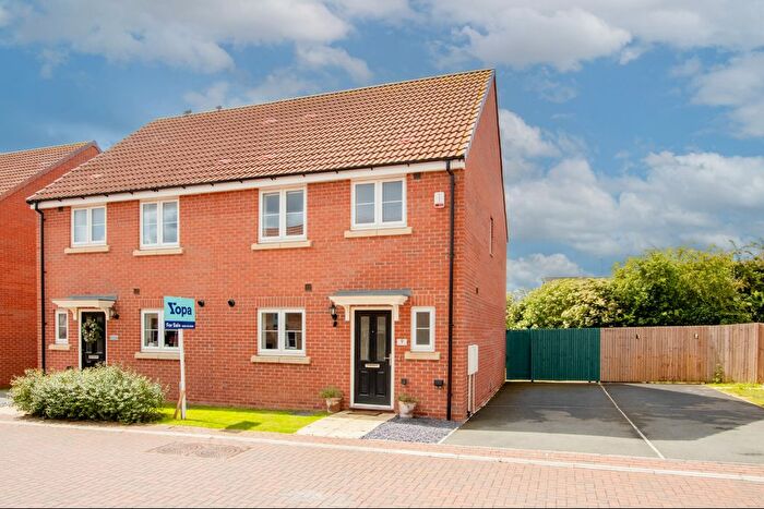 3 Bedroom Semi-detached House For Sale In Manor Park Drive, Pontefract, WF8