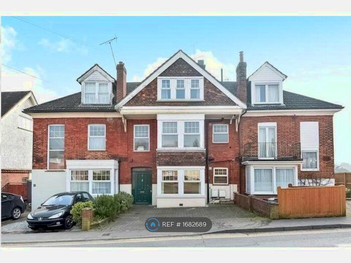 2 Bedroom Flat To Rent In Station Road, Dunton Green, TN13