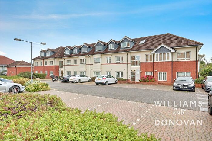 2 Bedroom Flat For Sale In Oak Road South, Hadleigh, SS7