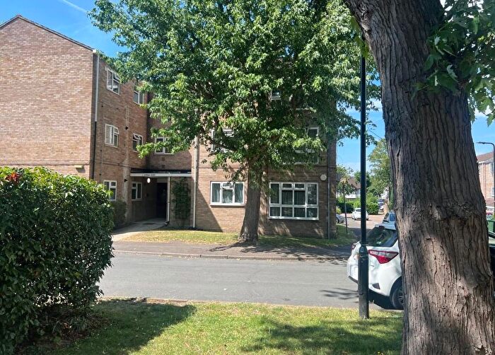 1 Bedroom Flat For Sale In Wyemead Crescent, Chingford, E4