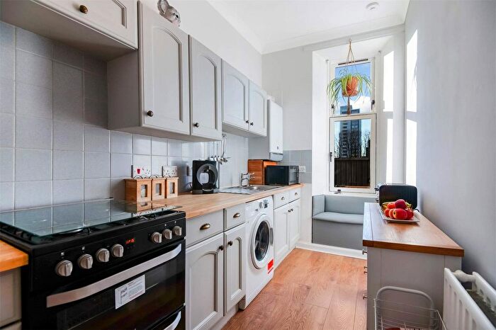 2 Bedroom Flat For Sale In Dumbarton Road, Partick, Glasgow, G11