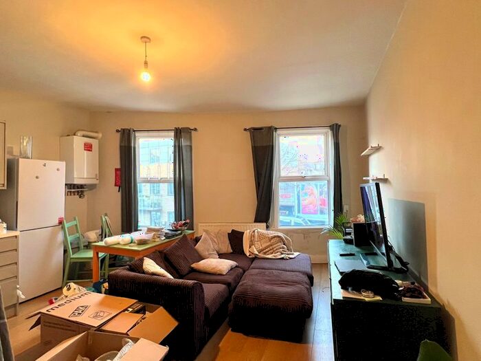 3 Bedroom Flat To Rent In Hoe Street, London, E17