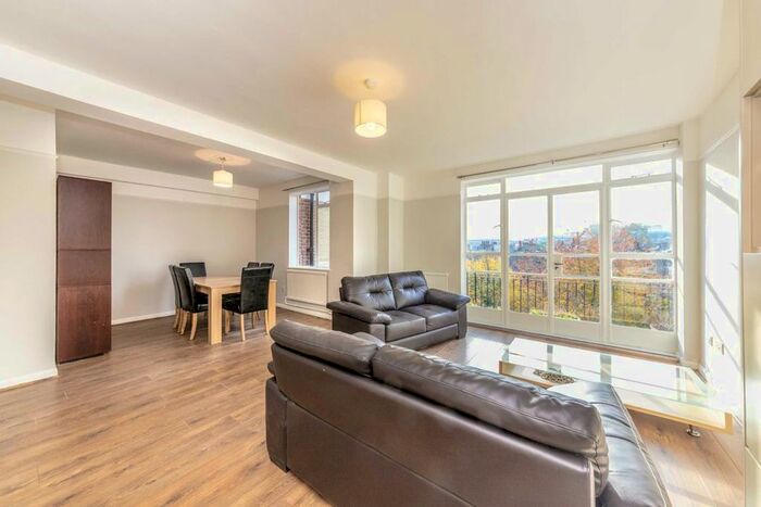 2 Bedroom Flat To Rent In Southampton Row, London, WC1B