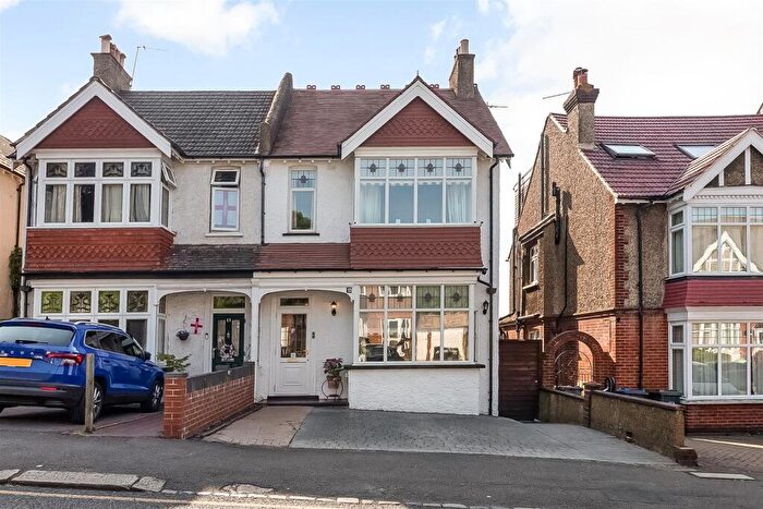 4 Bedroom Semi-Detached House For Sale In Mayfield Road, South Croydon, CR2