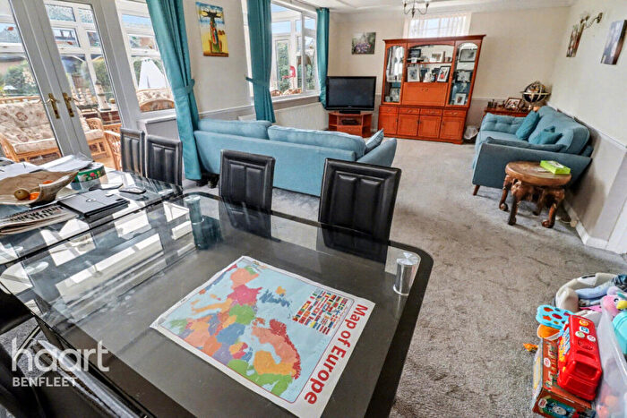 5 Bedroom Detached House For Sale In Marine Approach, Canvey Island, SS8