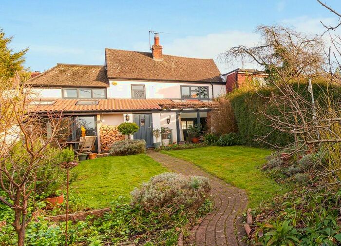 3 Bedroom Semi-Detached House For Sale In High Street, Twyford, SO21